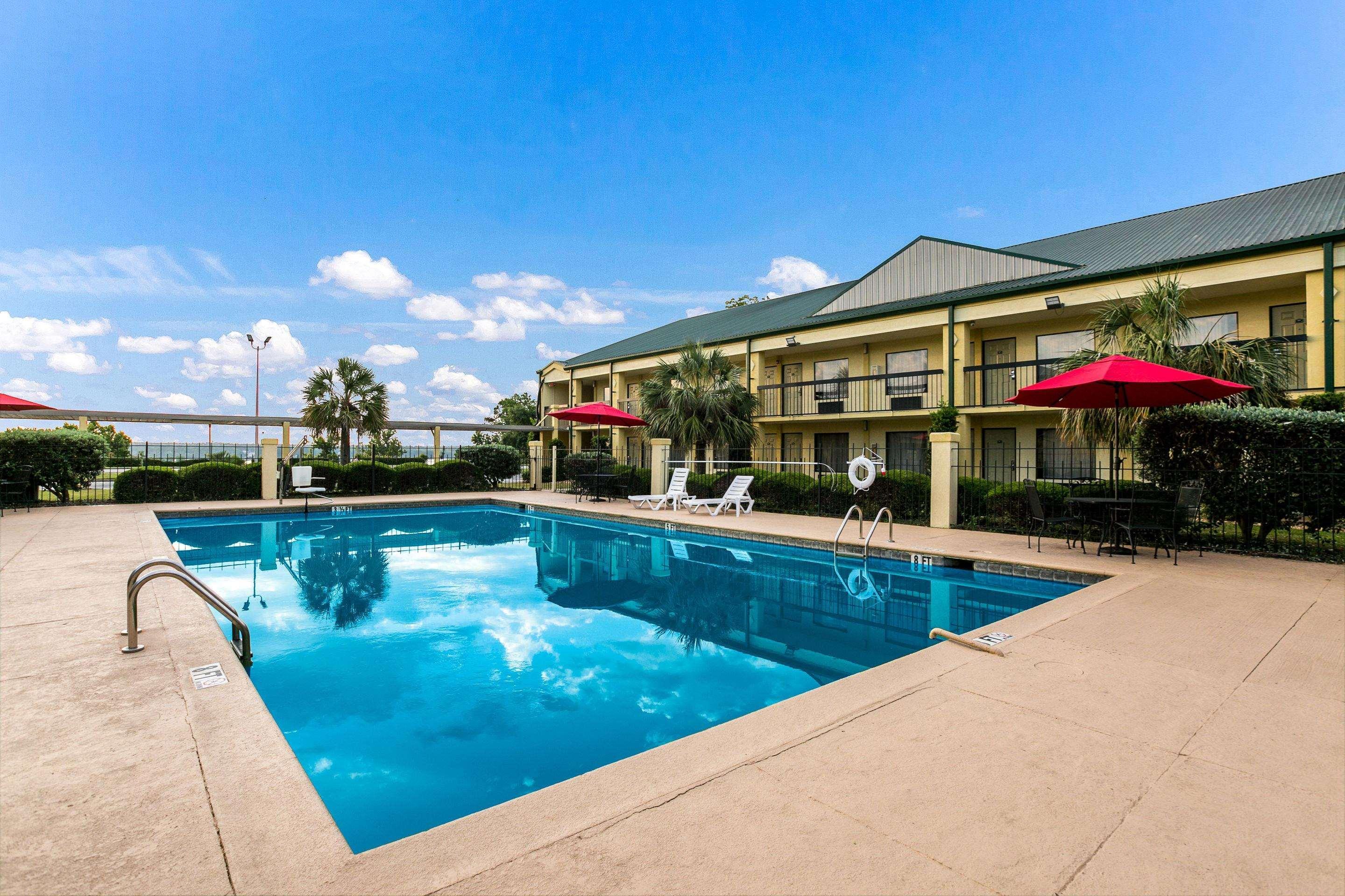 Quality Inn & Suites Near Lake Eufaula Buitenkant foto