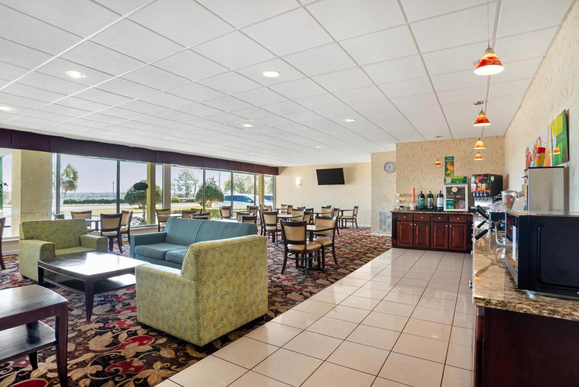 Quality Inn & Suites Near Lake Eufaula Buitenkant foto