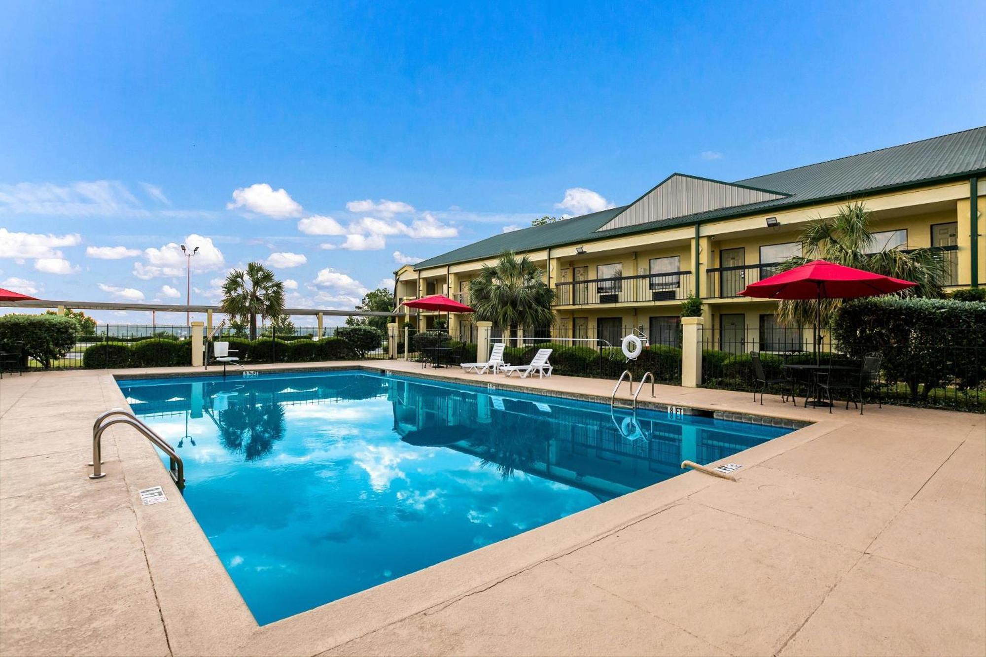 Quality Inn & Suites Near Lake Eufaula Buitenkant foto