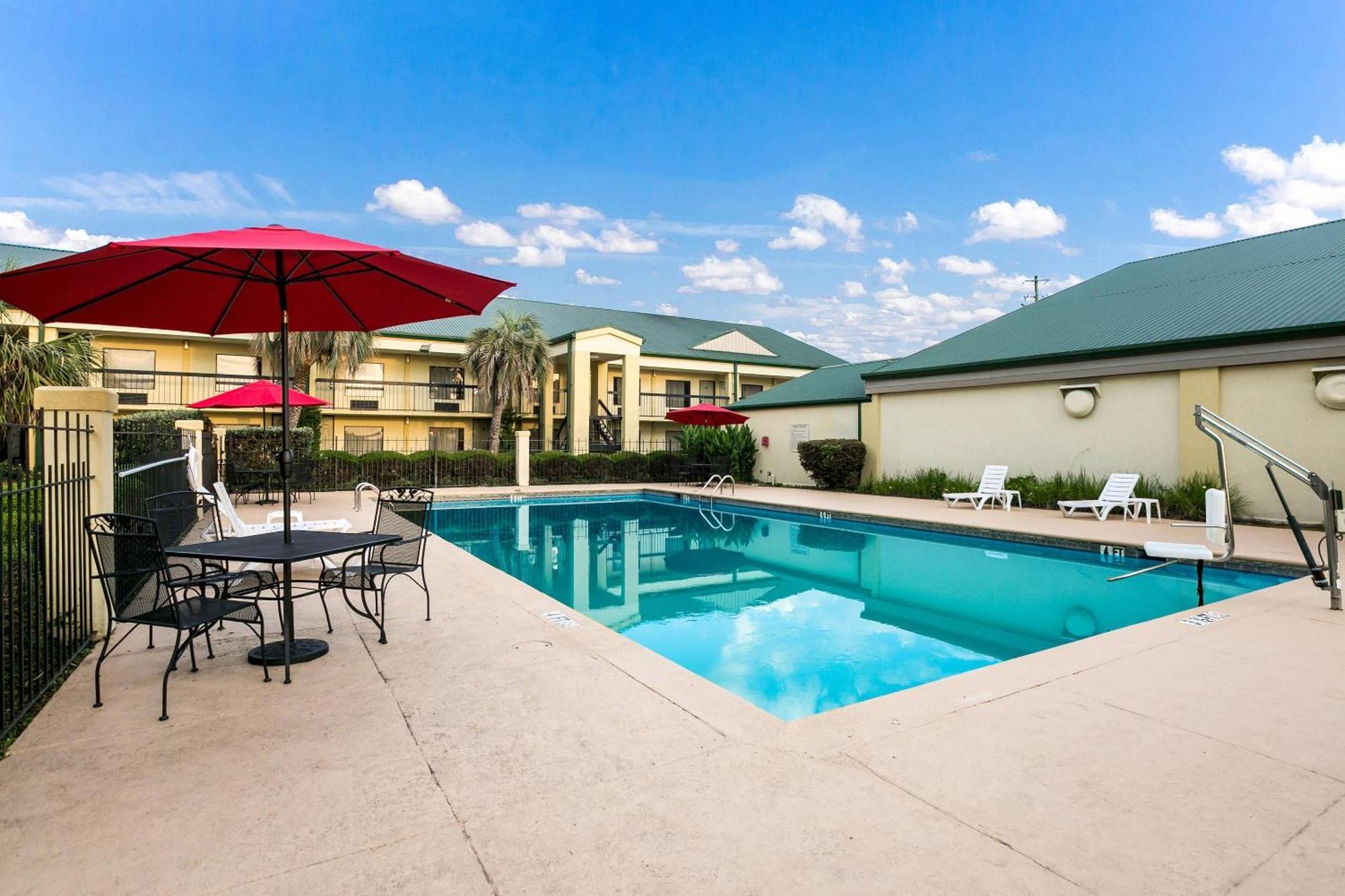 Quality Inn & Suites Near Lake Eufaula Buitenkant foto
